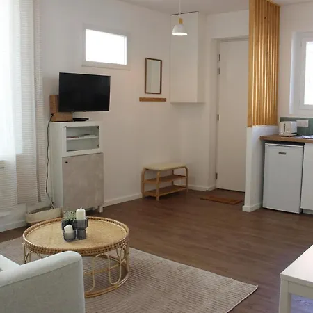 Apartament Belle Maison De Ville, T3, A Pied St Charles